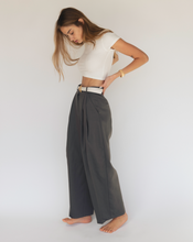 Load image into Gallery viewer, THE EVERYDAY TROUSER - MOCHA
