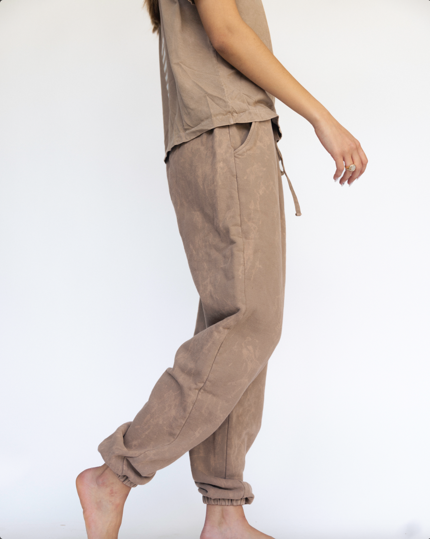 SIGNATURE SWEAT PANT • DESERT