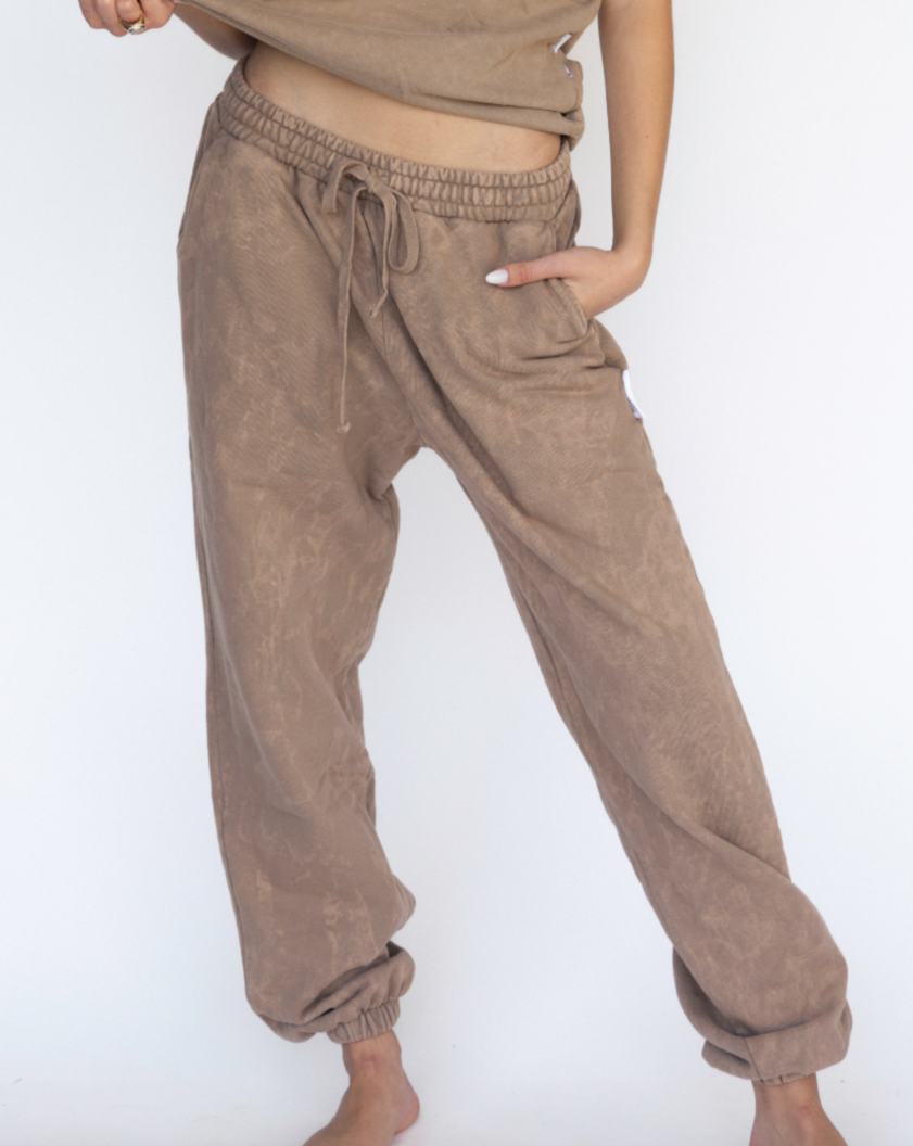 SIGNATURE SWEAT PANT • DESERT